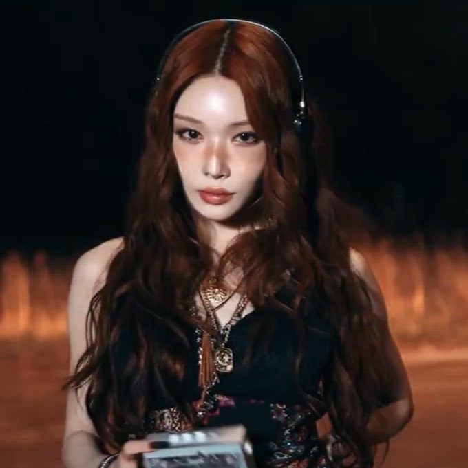 CHUNGHA México single (photo 1 of 2)