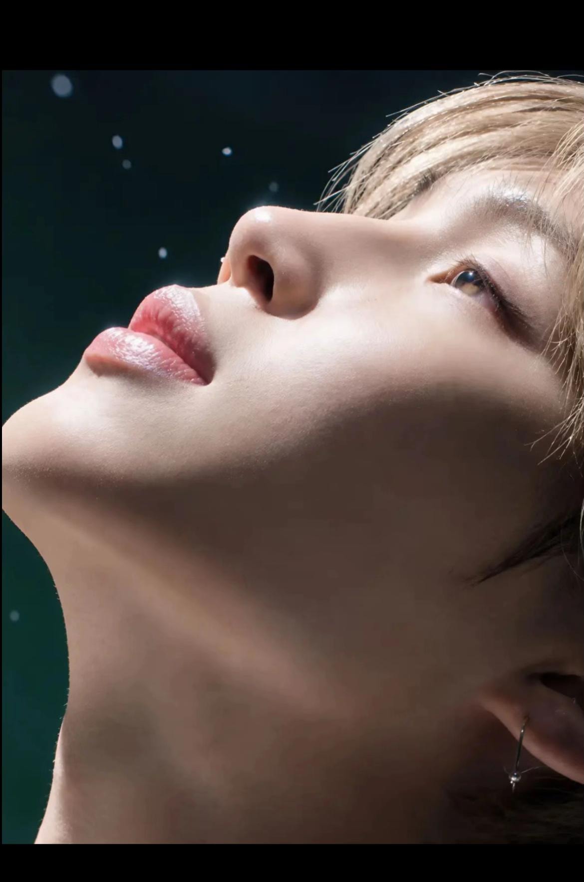 Jimin viral moment (photo 2 of 4)