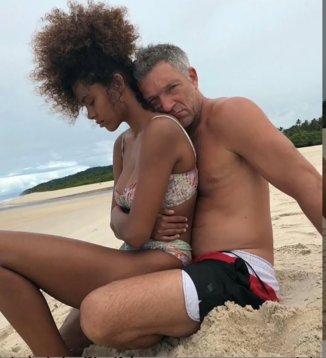 Tina Kunakey Vincent Cassel beach moment (photo 1 of 4)