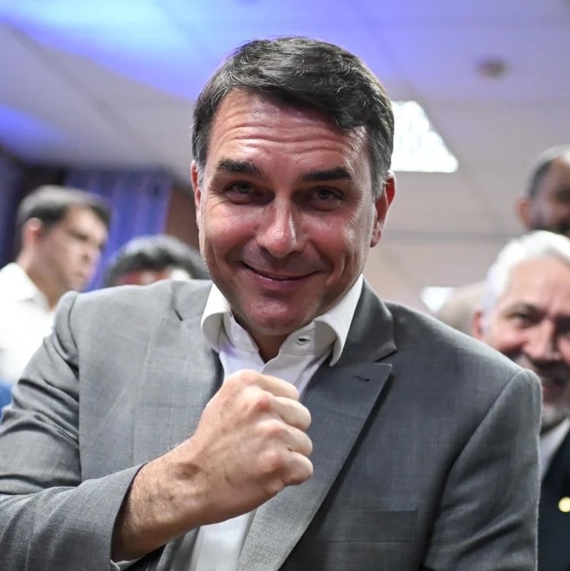 Flávio Bolsonaro letter declares himself president