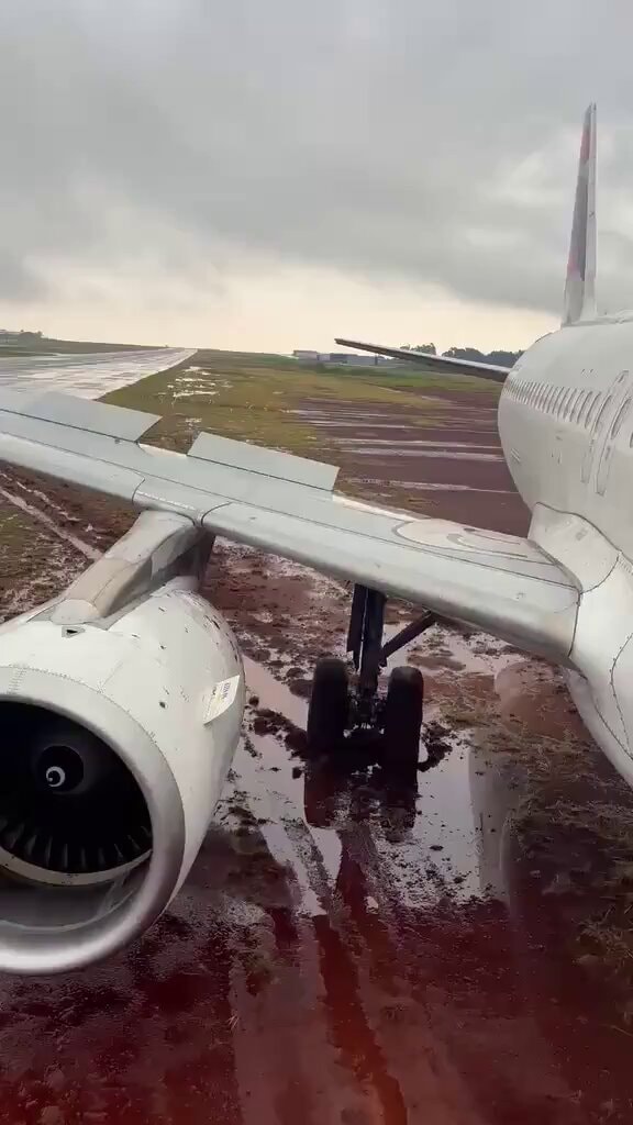 LATAM Airbus A320 off runway Cascavel Brazil