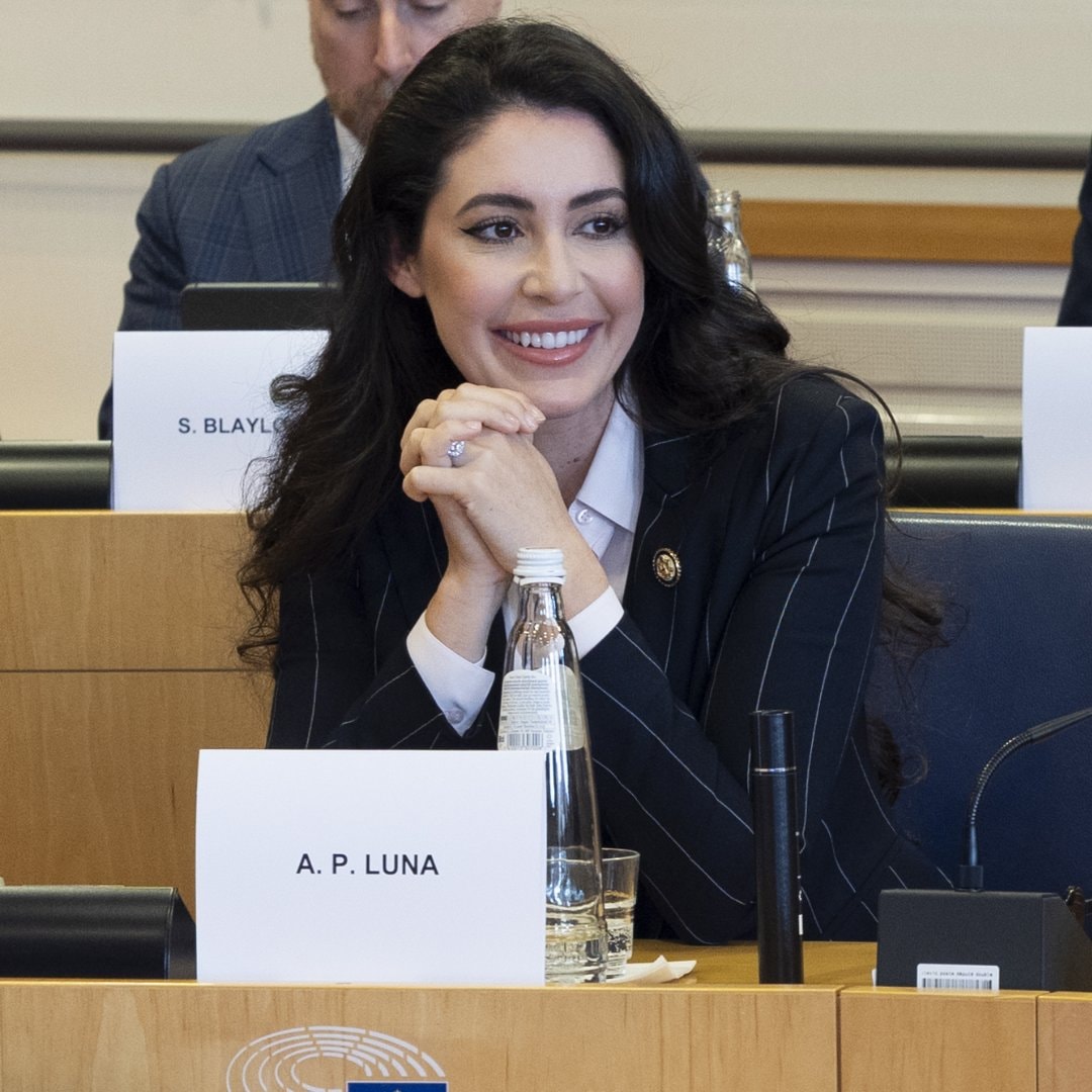 Anna Paulina Luna UAP (photo 1 of 2)