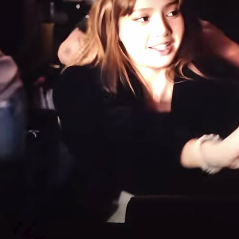 Lisa blackpink moment