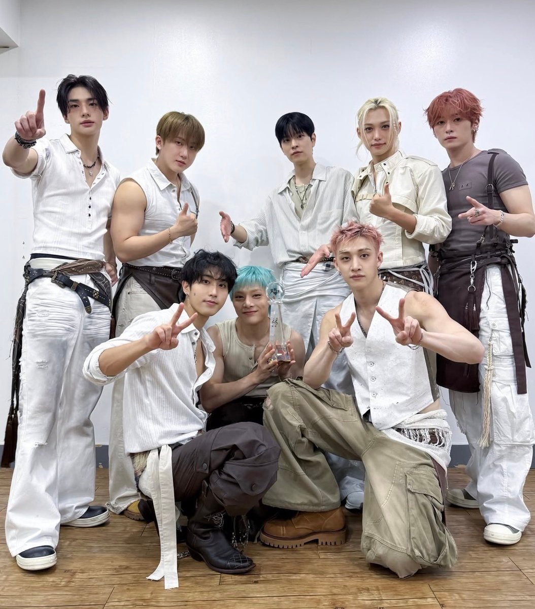 Stray Kids 9 Billboard 200 #1s (photo 1 of 2)