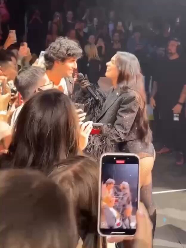 Dua Lipa fan selfie moment
