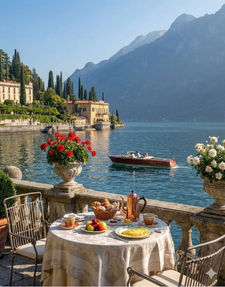Lake Como boat house (photo 4 of 4)