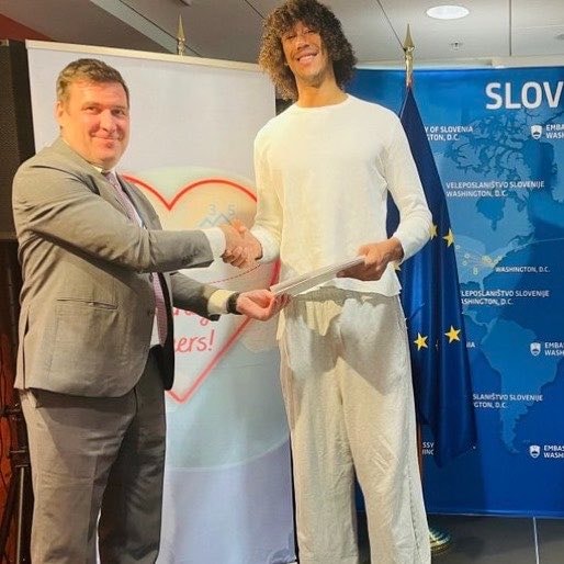 Jaxson Hayes Slovenian citizenship (photo 1 of 2)