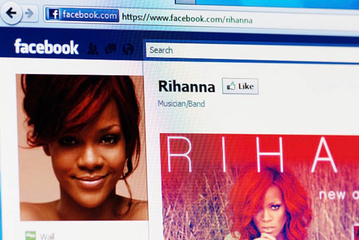 Rihanna loud era (photo 1 of 2) Rihanna loud era (photo 1 of 2)