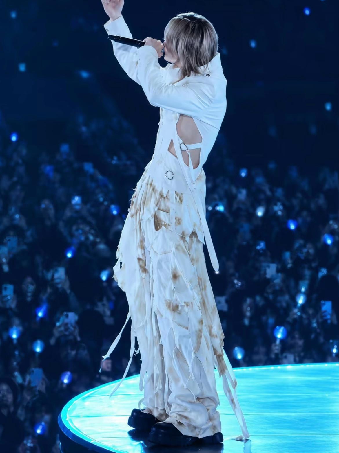 Jimin stage moment (photo 3 of 4)