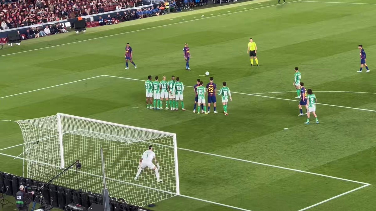 Raphinha free kick goal vs Real Betis 🔥 Raphinha free kick goal vs Real Betis 🔥