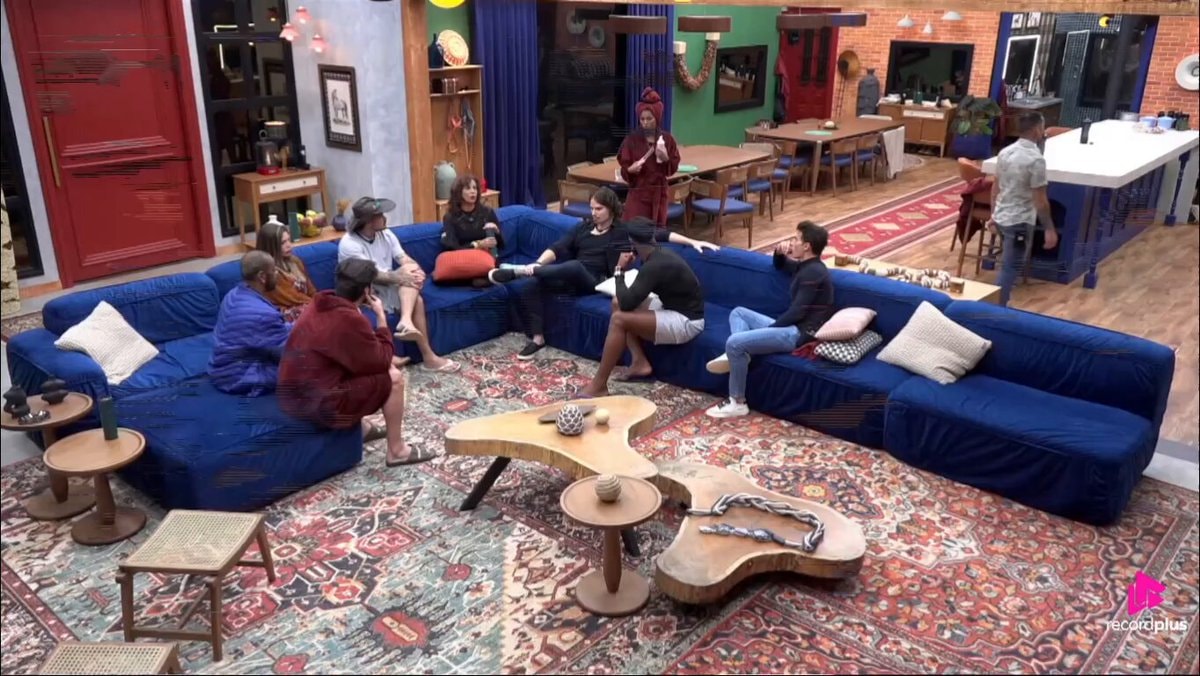 Giovanna Tina Rikardo AFazenda dispute