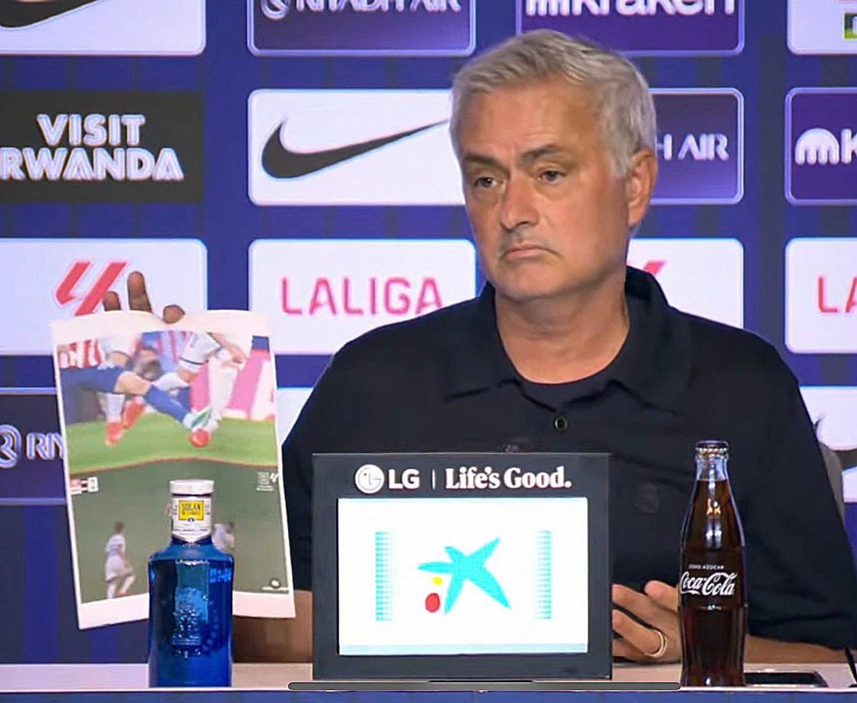 José Mourinho shows red cards