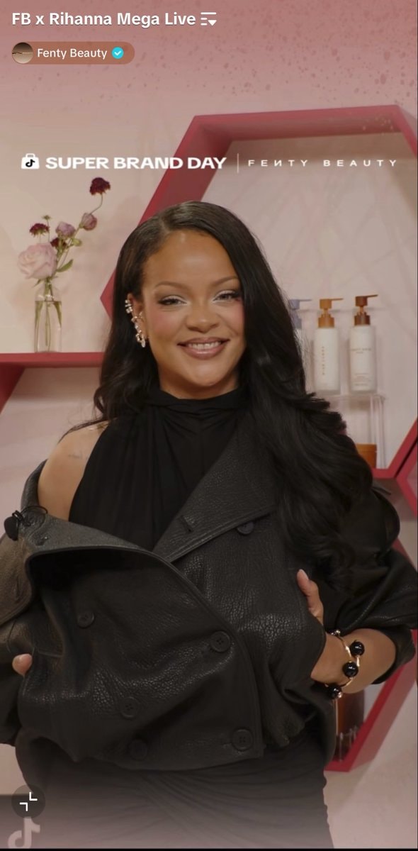 Rihanna Fenty Beauty Super Brand Day Rihanna Fenty Beauty Super Brand Day