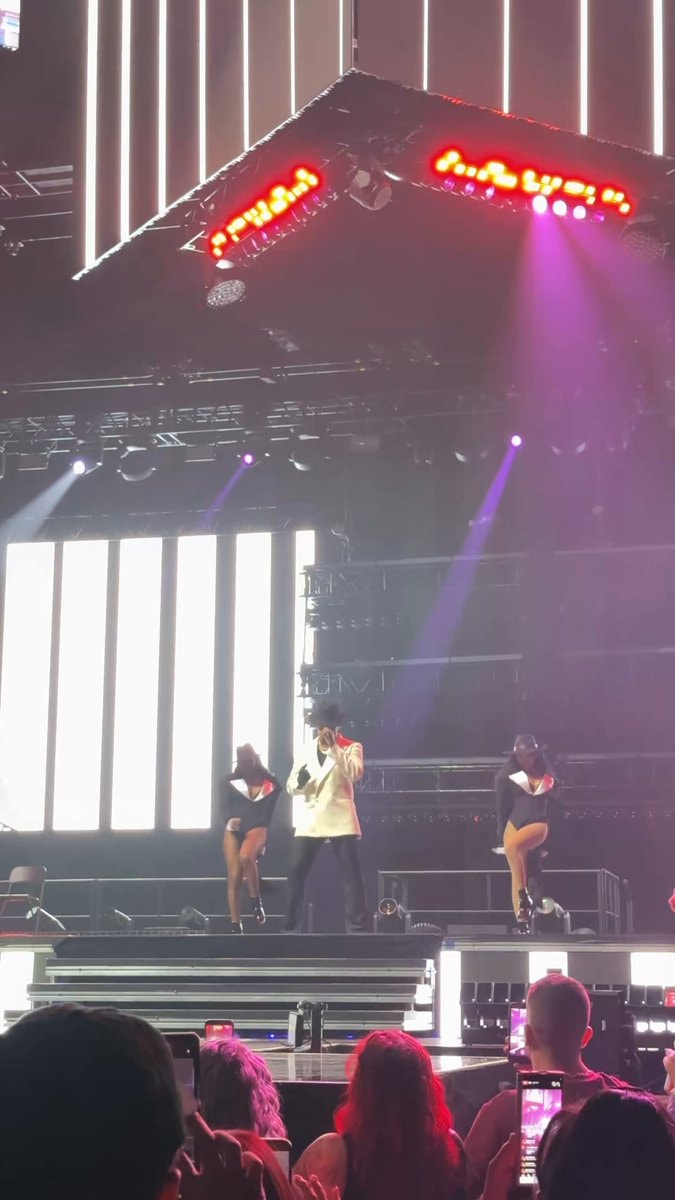 Ne-Yo Because of You Nights Like This tour Akon