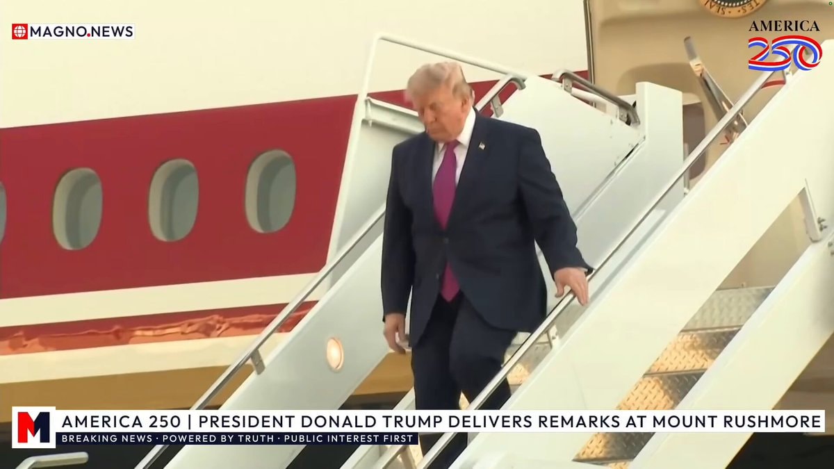 Trump arrives at Mount Rushmore