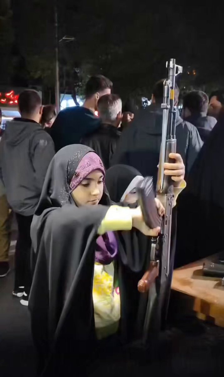 Iranian girl reassembles Kalashnikov in 20 seconds