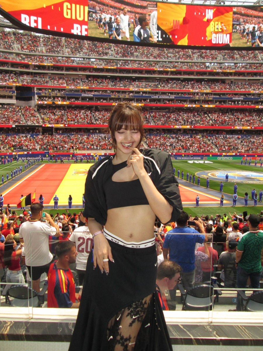 Lisa FIFA World Cup Spain vs Belgium (photo 2 of 2)