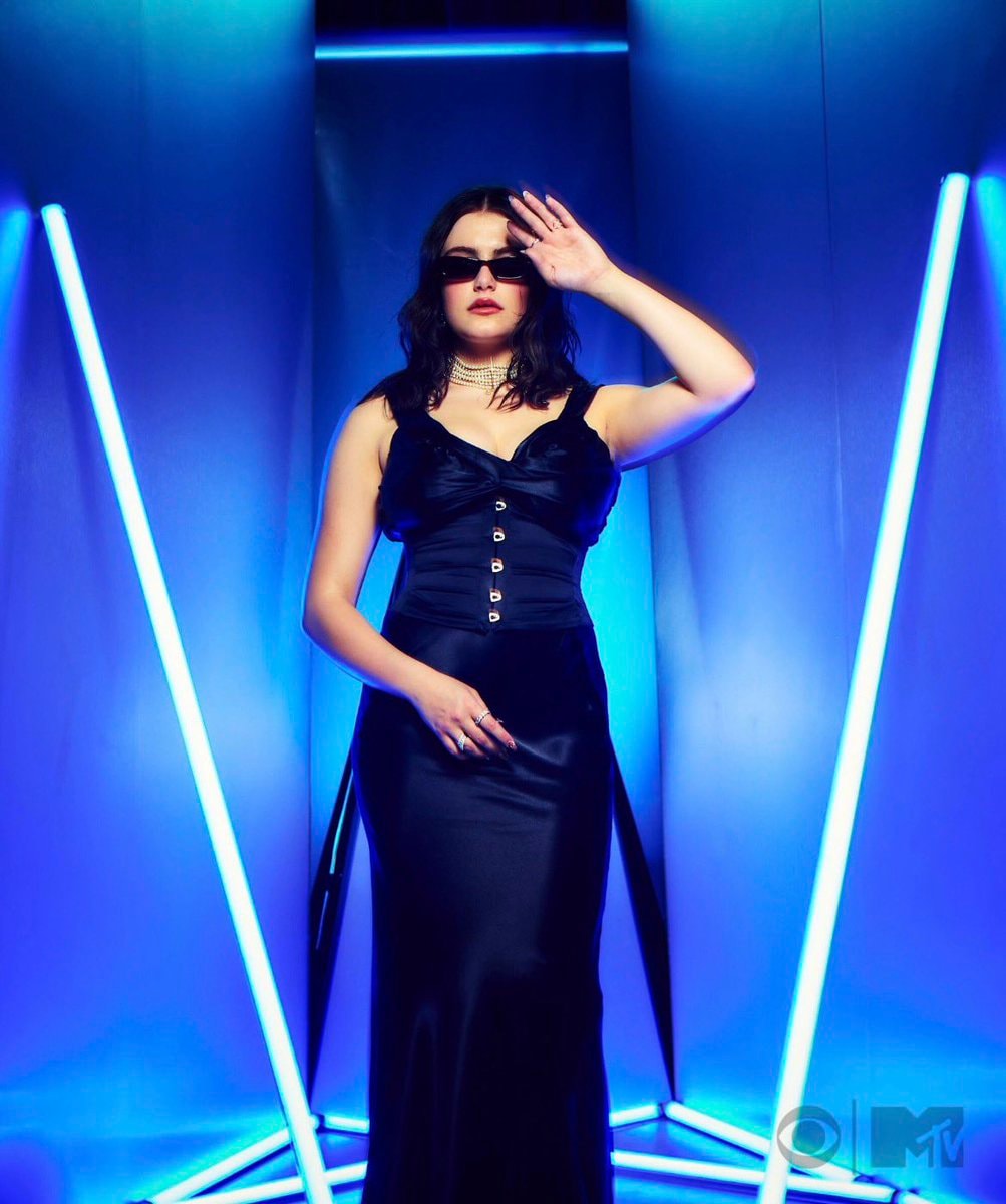 Ella Bright VMAS portraits (photo 2 of 2)