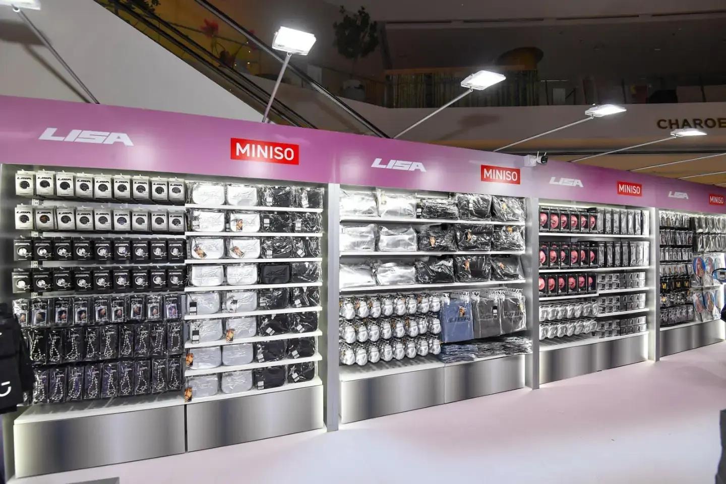 MINISO LISA Pop-Up Bangkok (photo 4 of 4)