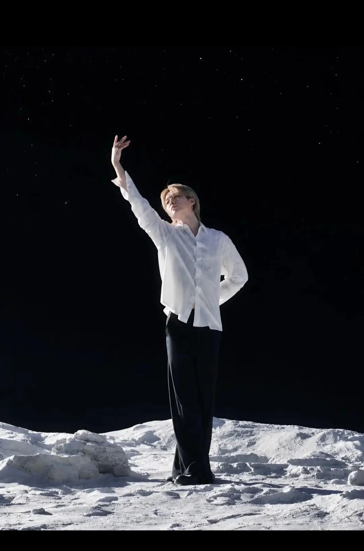 Jimin viral moment (photo 4 of 4)