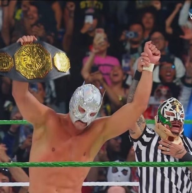 El Grande Americano wins AAA Mega Championship