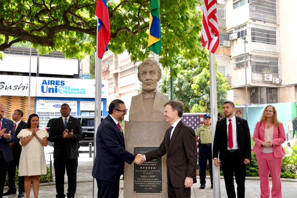 Abraham Lincoln Plaza reopens in Baruta, Caracas