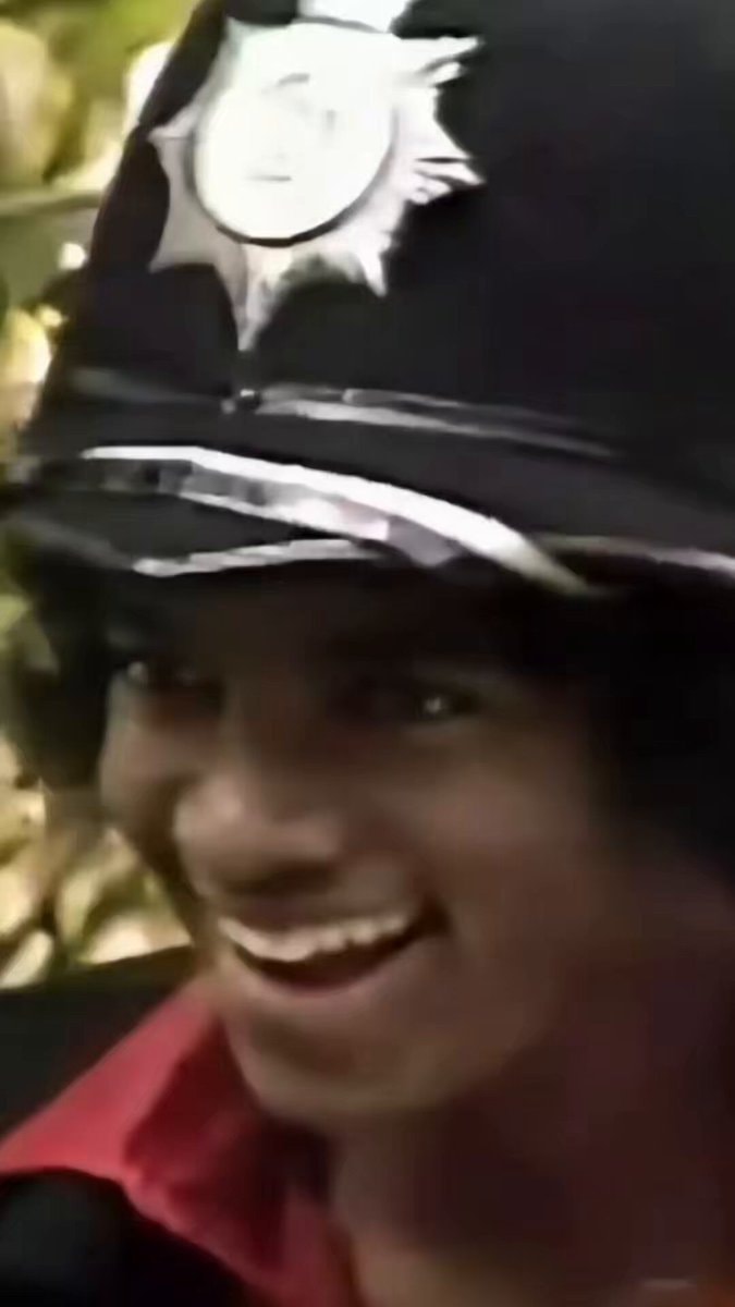 Michael Jackson police hat moment