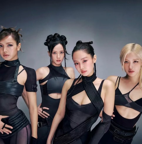 Two photos of BLACKPINK members