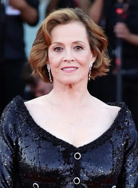 Sigourney Weaver red carpet (photo 1 of 2)