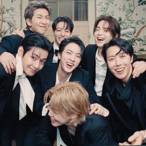 BTS OT7 new pic 🥹