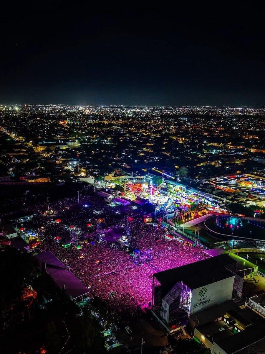 Katy Perry Fenapo Mexico record (photo 2 of 2)