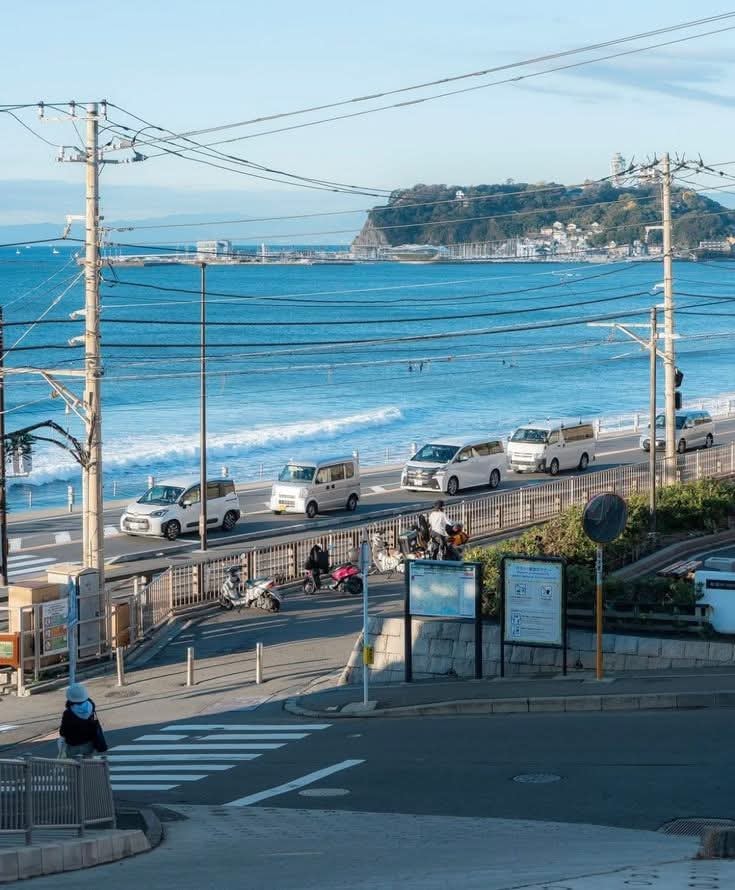 Kamakura Japan green tram (photo 3 of 4)
