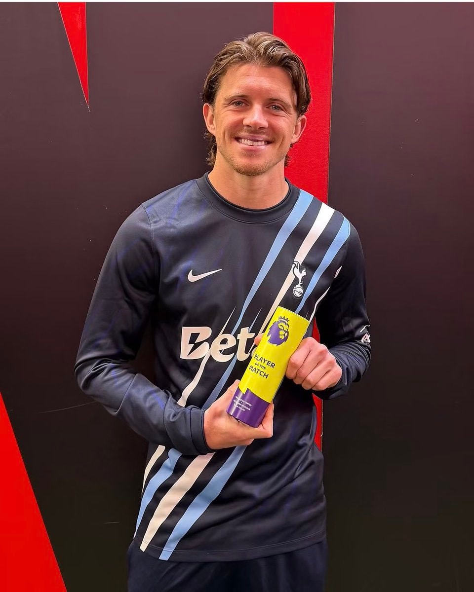 Tonali holding yellow award