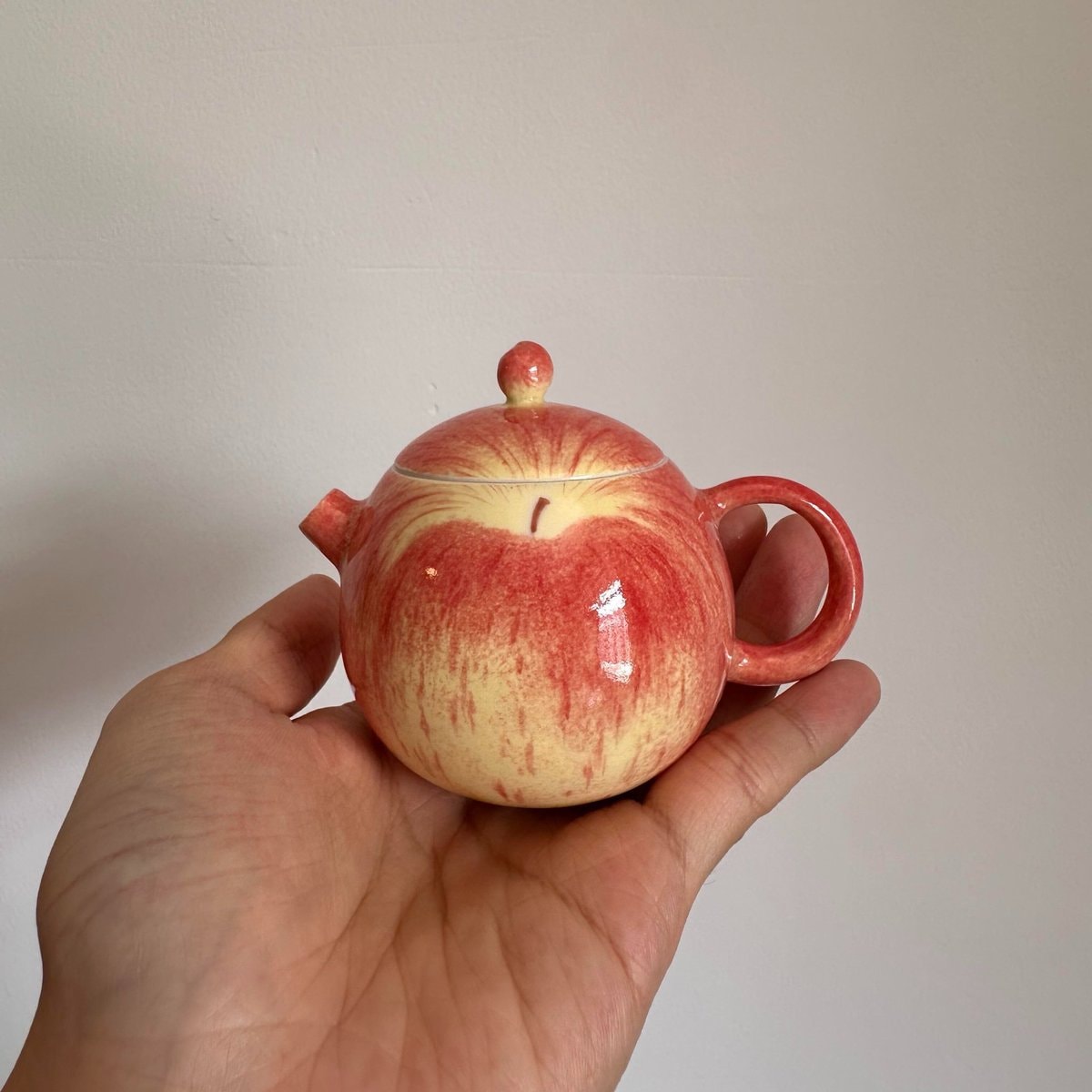Apple-shaped ceramic bowl (photo 2 of 2)