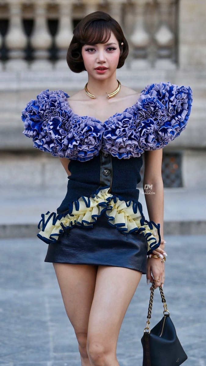 LISA Louis Vuitton show Paris (photo 2 of 2)