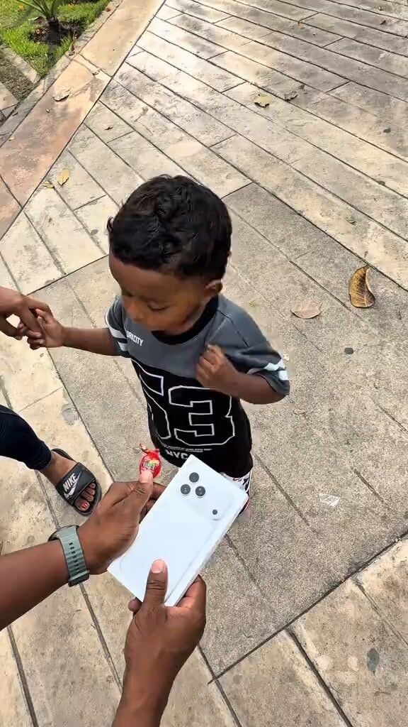 child getting new iPhone NYC