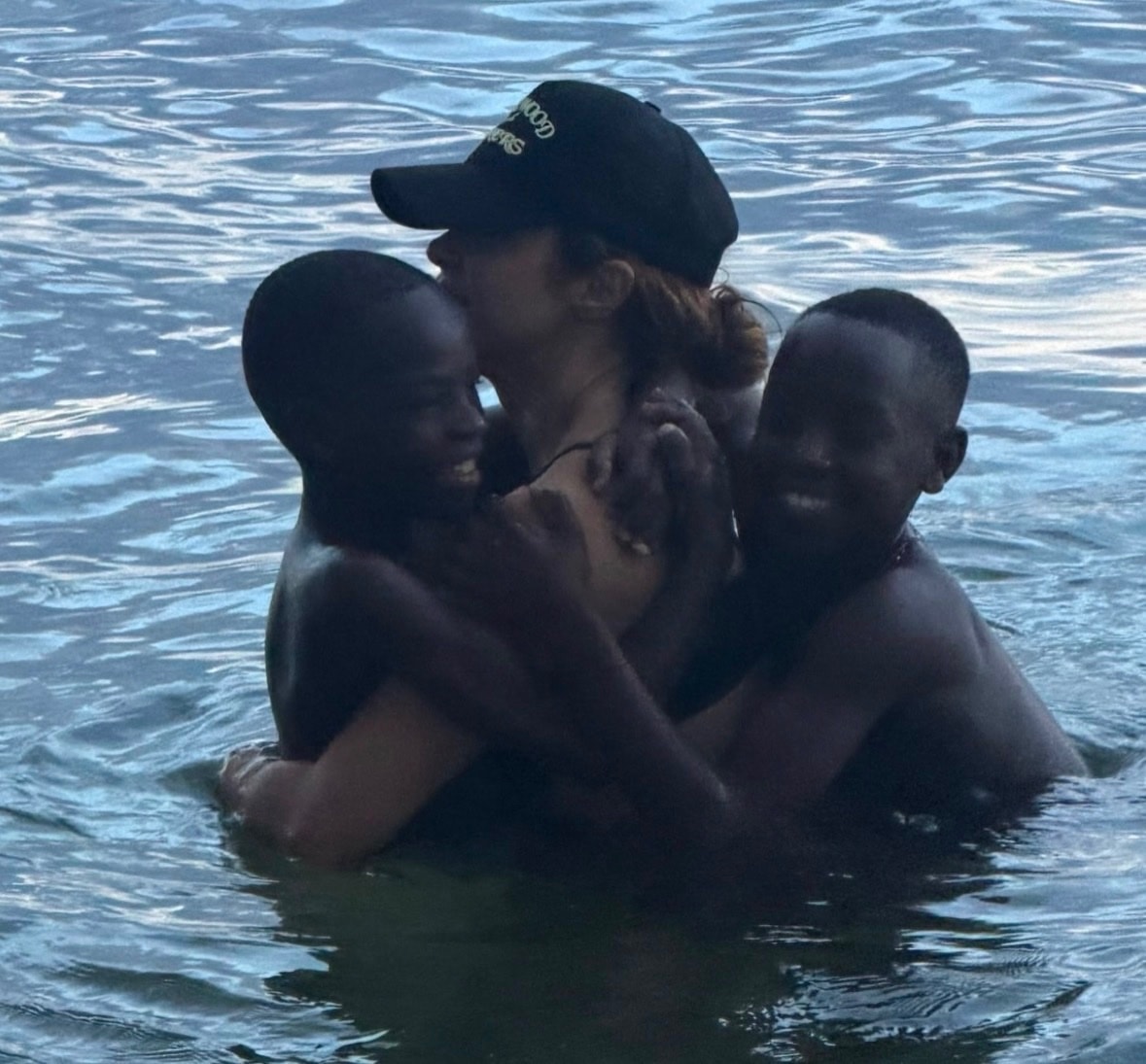 Shakira with the Triplets Ghetto Kids (photo 2 of 2)