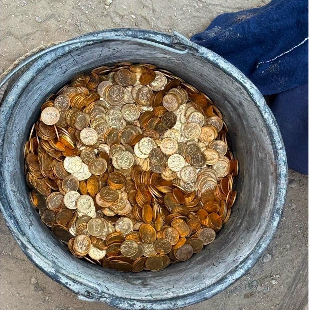 Belgium construction workers find gold (photo 2 of 2)