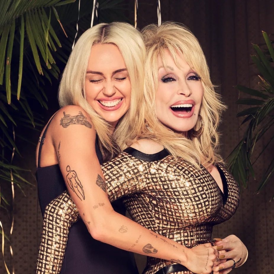 Miley Cyrus pays tribute to Dolly Parton Miley Cyrus pays tribute to Dolly Parton