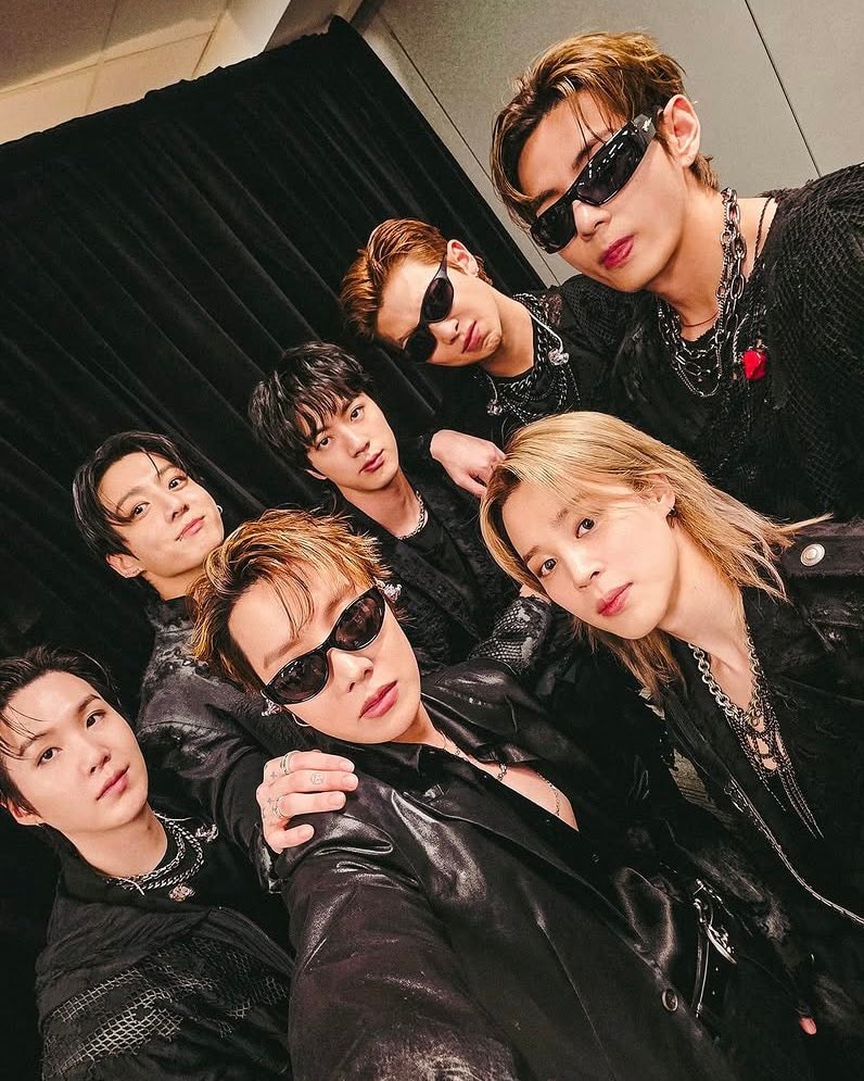 BTS OT7 selfie