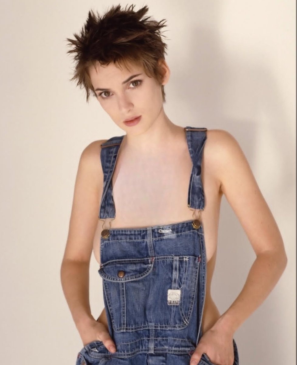 Winona Ryder (photo 2 of 2)