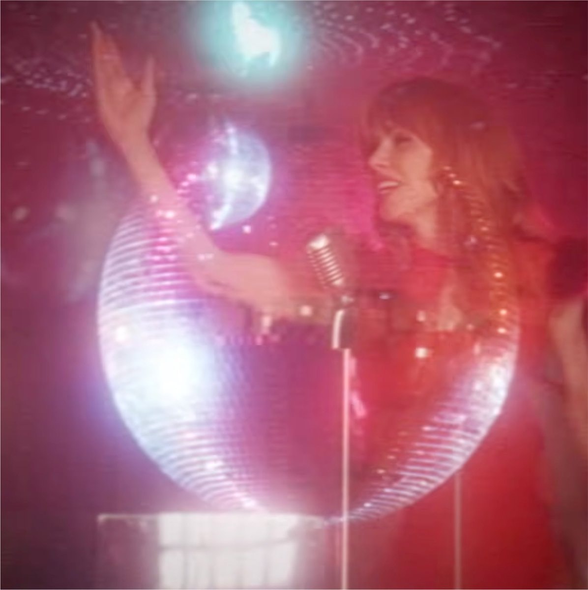 Carly Rae Jepsen Don’t Leave Me on the Dance Floor alternate video (photo 2 of 2)