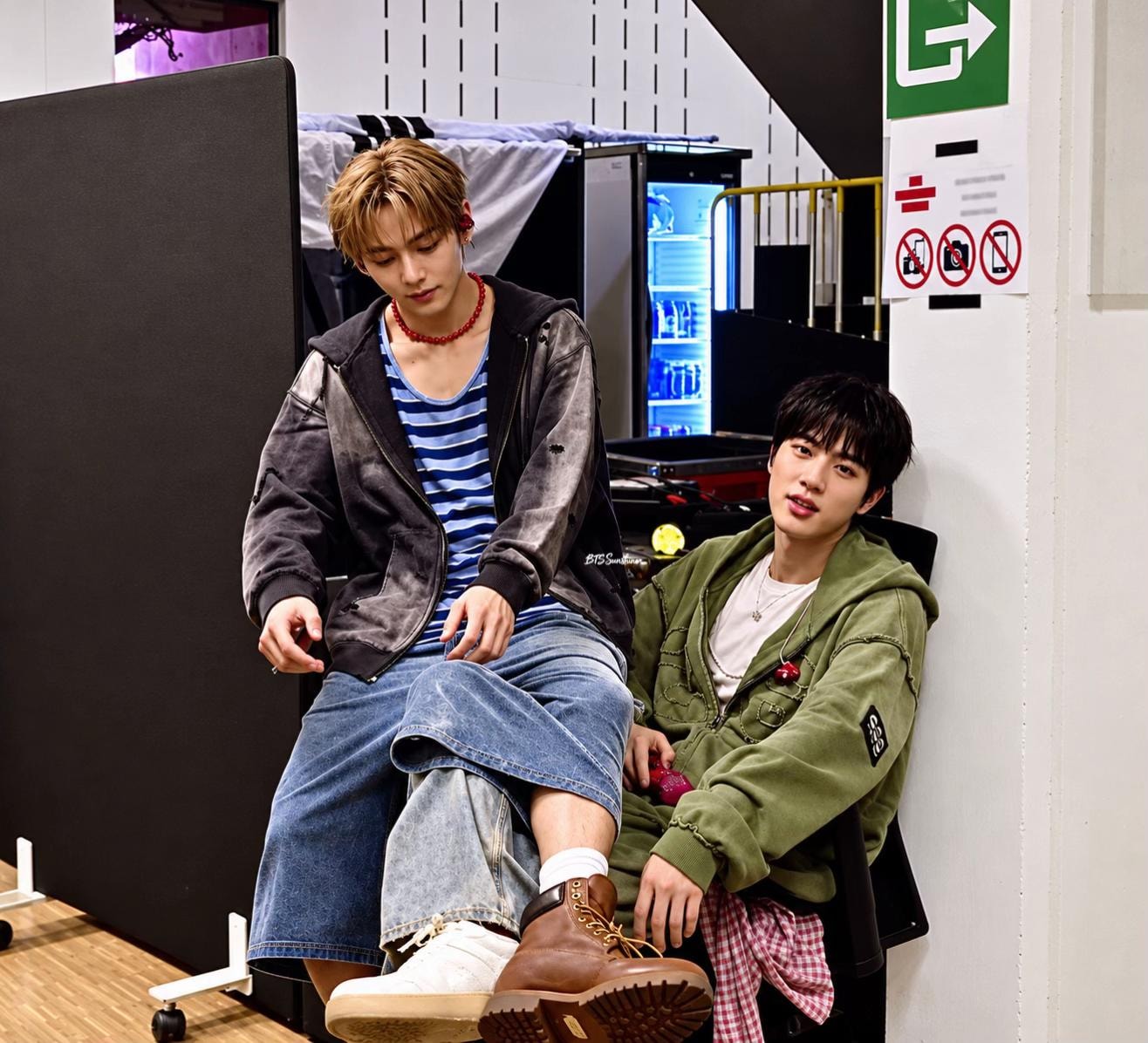 taehyung jin backstage moment