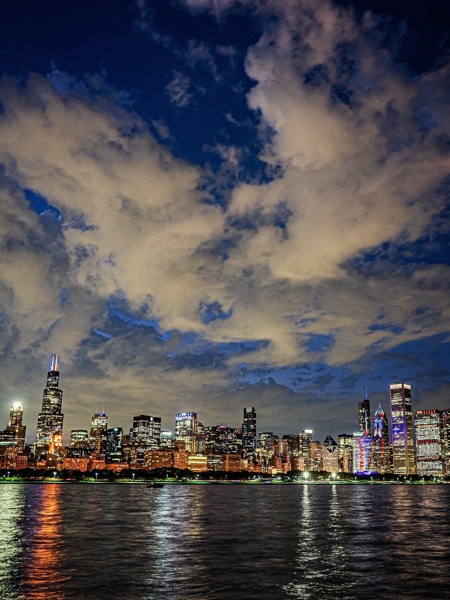 Chicago Illinois skyline (photo 2 of 4)