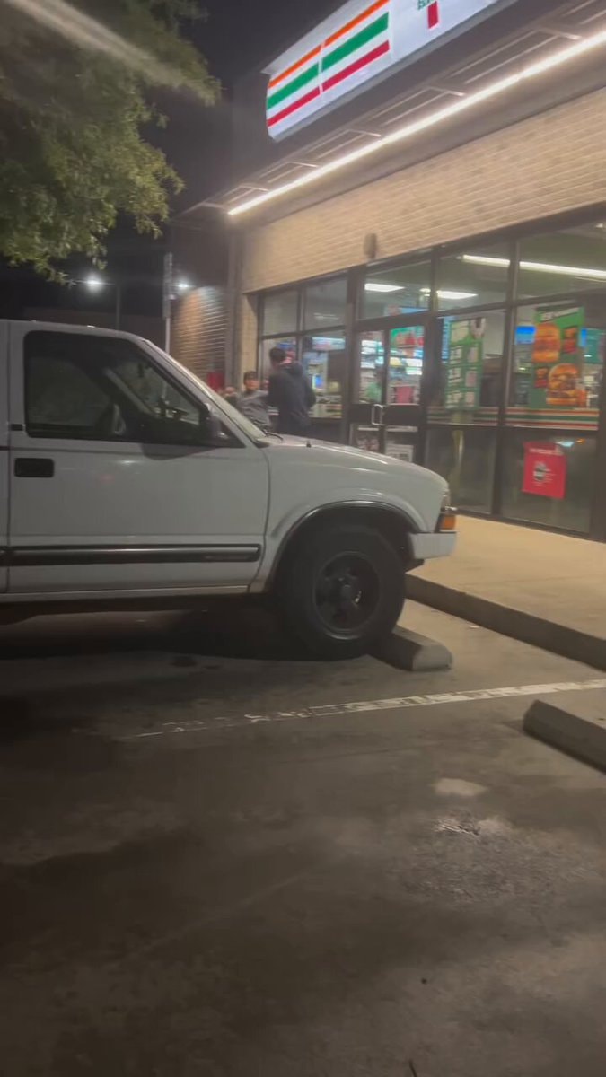 7-Eleven leg injury reaction