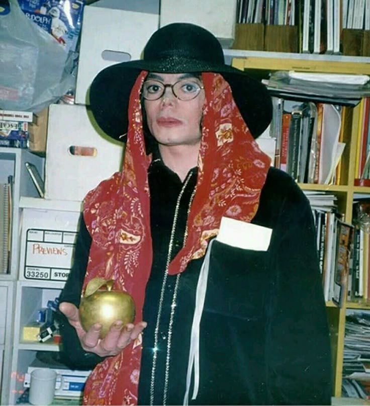 Michael Jackson golden apple Michael Jackson golden apple