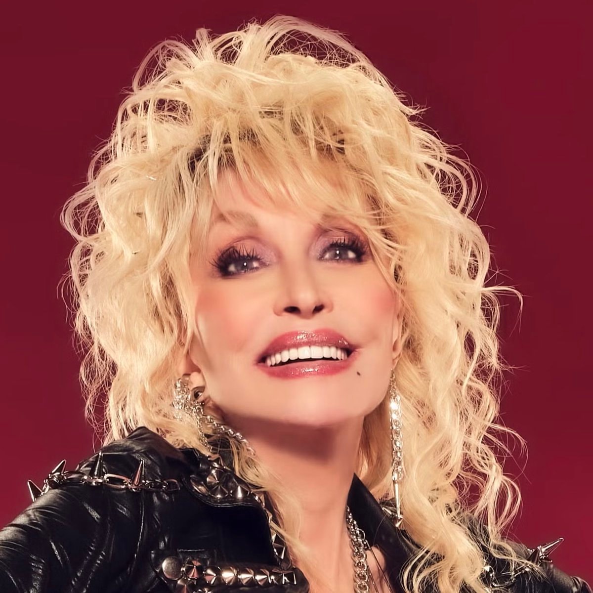 Dolly Parton (photo 1 of 2)