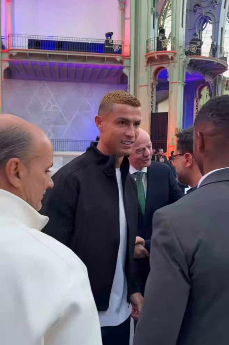 Cristiano Ronaldo greeting Gianni Infantino