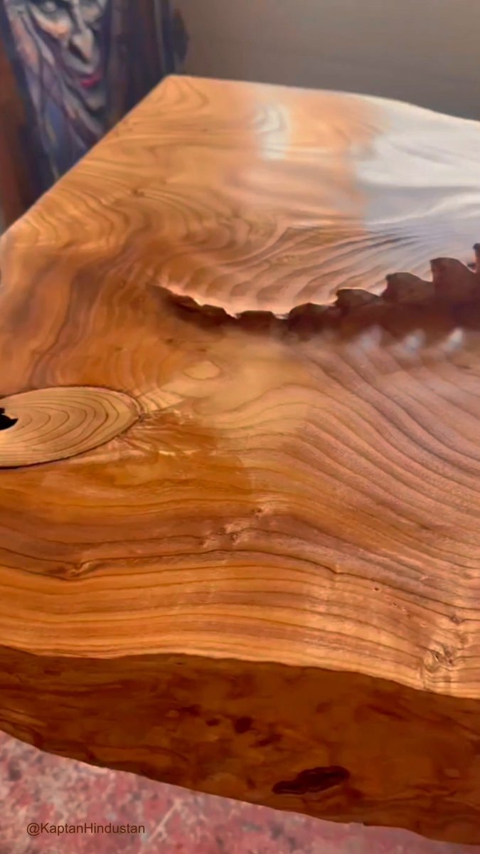 Intricate woodworking fluid wood effect