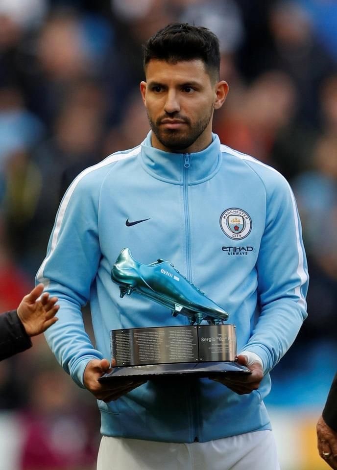 Sergio "Kun" Aguero holding Golden Boot trophy